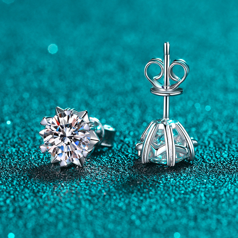 OEM&ODM Customised s925 Sterling silver earrings Snowflake Heart six claw earrings Moissanite diamond stud earrings