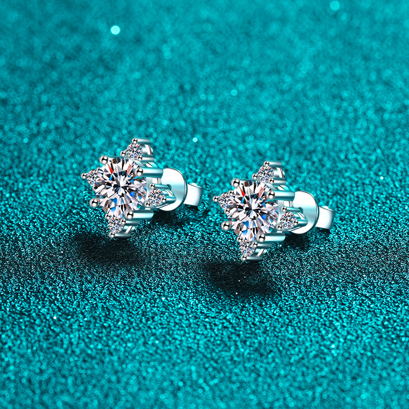 OEM&ODM Customised 925 sterling silver stud earrings for women lucky four-leaf clover moissanite earrings